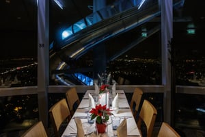 Weihnachtsfeier im Turm Café | © Donauturm